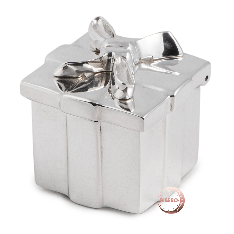 ティファニー ブルーボウボックス ピルケース