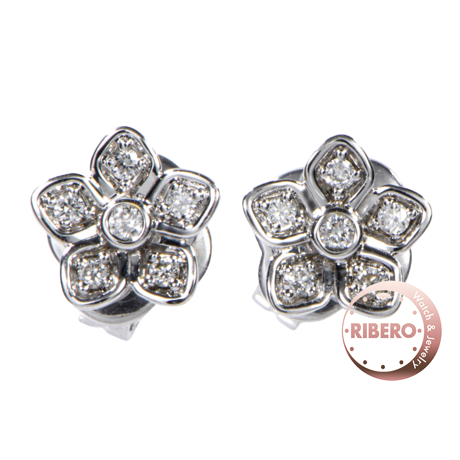 グラフ ワイルドフラワー プティ パヴェ ダイヤモンド スタッドイヤリング