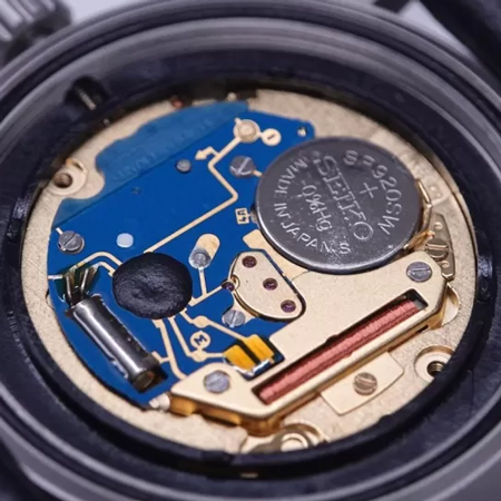 クォーツムーブメント