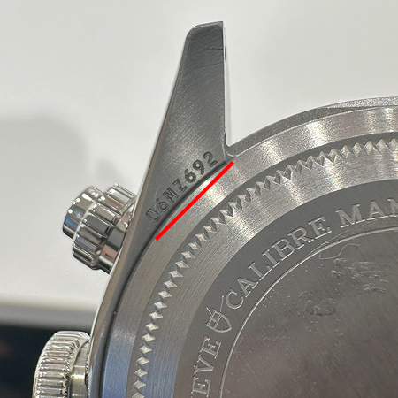 近年モデル：ラグ裏側のリファレンス・シリアル刻印